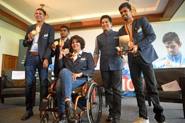 Rio 2016 Paralympics medal winners Devendra Jhajharia (Gold in men's Javelin F46), Mariyappan Thangavelu (Gold in high jump T42), Deepa Malik (silver in women's shot-put F53) and Varun Singh Bhati (bronze in men's High jump T42) were felicitated by Sachin Tendulkar in Mumbai on October 3, 2016. (Pratik Chorge/HT PHOTO)