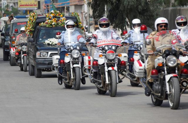 Pakistan's military, naval and air force police officers escort the hearse carrying the coffin of the German-born Sister Dr. Ruth Pfau, during her funeral in Karachi, Pakistan August 19, 2017. (Reuters Photo) Pakistan's military, naval and air force police officers escort the hearse carrying the coffin of the German-born Sister Dr. Ruth Pfau, during her funeral in Karachi, Pakistan August 19, 2017. (Reuters Photo)