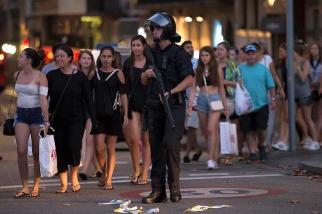 Police evacuate people after a van crashed into pedestrians near the Las Ramblas avenue in central Barcelona, Spain, on August 17. (Reuters) Police evacuate people after a van crashed into pedestrians near the Las Ramblas avenue in central Barcelona, Spain, on August 17. (Reuters)