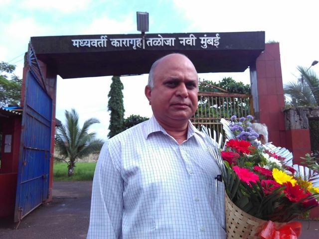 Premji Keshrani stands with a bouquet outside Taloja jail in Mumbai. (Bachchan Kumar)