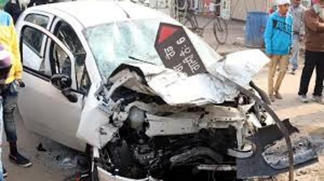 The app and bluetooth device will be of great help to anybody who is a victim of road accident, a witness to one or a woman in distress of the roads, said the transport minister. (HT Photo) The app and bluetooth device will be of great help to anybody who is a victim of road accident, a witness to one or a woman in distress of the roads, said the transport minister. (HT Photo)