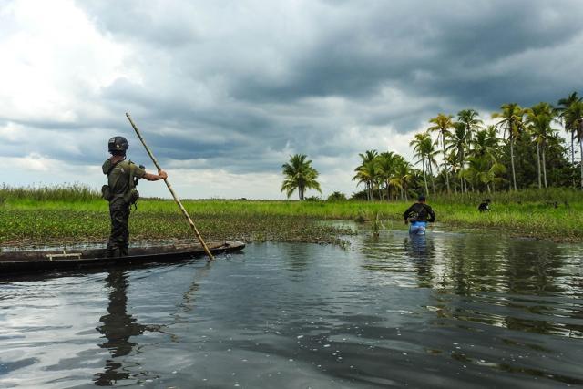 This photo taken on August 22, 2017 shows members of the Moro Islamic Liberation Front and government police wading through a flooded farm on their way to the frontline in Datu Salibo town, Maguindanao province, in the southern island of Mindanao. (AFP) This photo taken on August 22, 2017 shows members of the Moro Islamic Liberation Front and government police wading through a flooded farm on their way to the frontline in Datu Salibo town, Maguindanao province, in the southern island of Mindanao. (AFP)