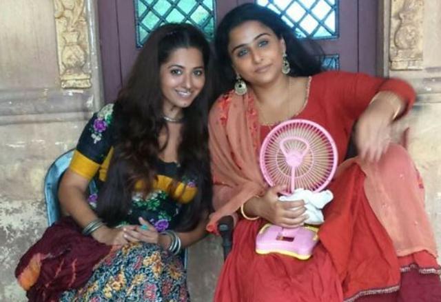 Ridheema Tiwari with Vidya Balan on the sets of Begum Jaan.