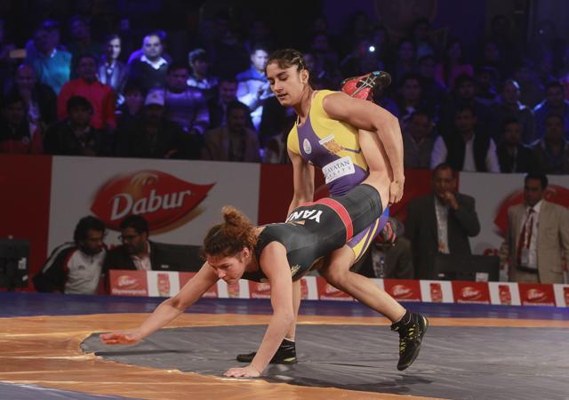 Vinesh Phogat (standing) was expected to do well at the World Wrestling Championship. (Hindustan Times)