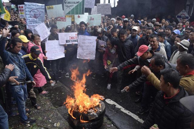 Gorkhaland supporters burning mobile phones in protest against suspension of internet services in the Darjeeling hills. (HT File Photo) Gorkhaland supporters burning mobile phones in protest against suspension of internet services in the Darjeeling hills. (HT File Photo)