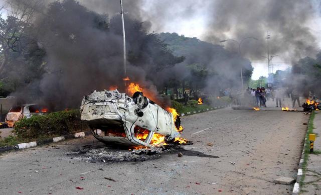 Dera followers’ set vehicles on fire in Panchkula sector 4 after the Dera chief verdict at CBI court in Panchkula on Friday. (Ravi Kumar /Hindustan Times)) Dera followers’ set vehicles on fire in Panchkula sector 4 after the Dera chief verdict at CBI court in Panchkula on Friday. (Ravi Kumar /Hindustan Times))