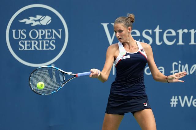 Karolina Pliskova of Czech Republic returns a shot to Garbine Muguruza of Spain. (AFP)