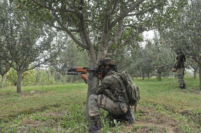 Indian Army soldiers take position near the site of the gunfight at the district police lines in Pulwama, some 30km south of Srinagar. (HT Photo / Waseem Andrabi) Indian Army soldiers take position near the site of the gunfight at the district police lines in Pulwama, some 30km south of Srinagar. (HT Photo / Waseem Andrabi)
