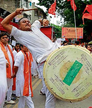 There is enormous noise pollution with loudspeakers, deafening ‘dhol tasha’ practise sessions and erection of traffic obstructing pandals even before the festival begins. (SANKET WANKHADE/HT PHOTO) There is enormous noise pollution with loudspeakers, deafening ‘dhol tasha’ practise sessions and erection of traffic obstructing pandals even before the festival begins. (SANKET WANKHADE/HT PHOTO)