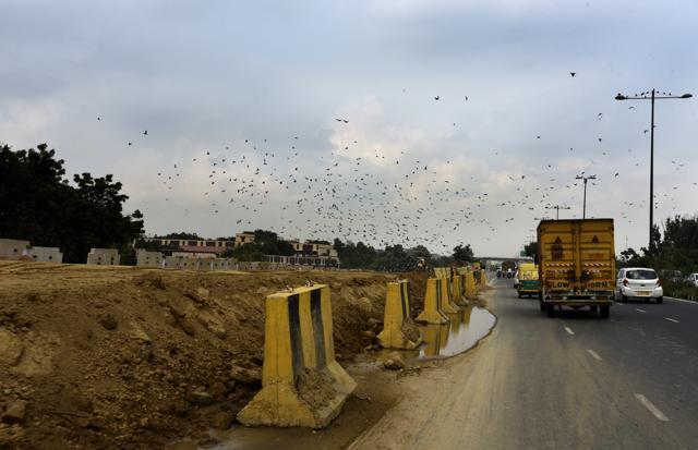 Night driving is a nightmare. (Sonu Mehta/HT PHOTO) Night driving is a nightmare. (Sonu Mehta/HT PHOTO)