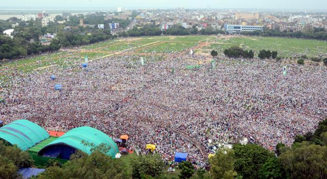 Did Lalu share a photoshopped image of Patna rally? Here’s why we think ...