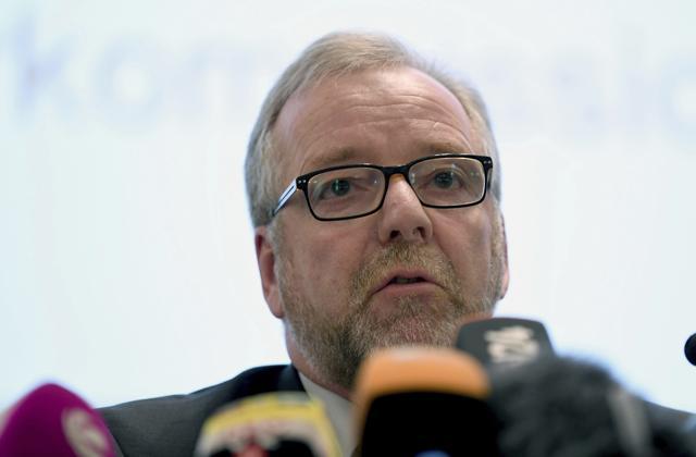 Oldenburg police choef Johann Kuehme speaks about the current investigations into the former nurse Niels Hoegel in Oldenburg, Germany, Monday, Aug. 28, 2017. (AP) Oldenburg police choef Johann Kuehme speaks about the current investigations into the former nurse Niels Hoegel in Oldenburg, Germany, Monday, Aug. 28, 2017. (AP)