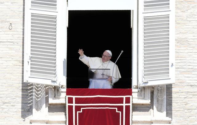 Pope Francis waves to faithful as he delivers Angelus prayer from the window of his study overlooking St Peter's Square at the Vatican on August 27, 2017. (AFP) Pope Francis waves to faithful as he delivers Angelus prayer from the window of his study overlooking St Peter's Square at the Vatican on August 27, 2017. (AFP)