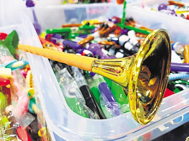 A pen shaped like a trumpet whistle priced at Rs 30; STALL 12-14 A. (Henna Rakheja/HT Photo) A pen shaped like a trumpet whistle priced at Rs 30; STALL 12-14 A. (Henna Rakheja/HT Photo)