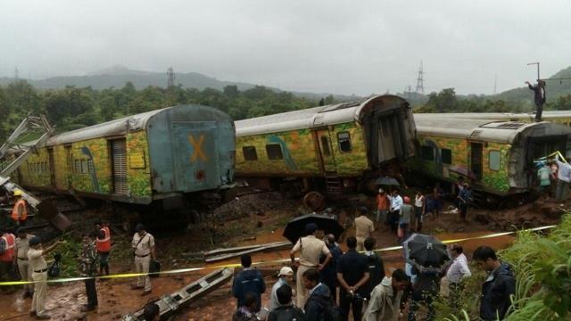 Nine coaches of Nagpur-Mumbai Duranto Express derailed between Asangaon and Vasind station near Mumbai on August 29. (Rishikesh Chaudhari/HT Photo) Nine coaches of Nagpur-Mumbai Duranto Express derailed between Asangaon and Vasind station near Mumbai on August 29. (Rishikesh Chaudhari/HT Photo)