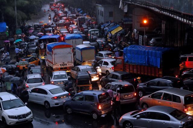 Vehicles are seen stuck in a traffic jam at an intersection after rains in Mumbai August 29. (REUTERS) Vehicles are seen stuck in a traffic jam at an intersection after rains in Mumbai August 29. (REUTERS)