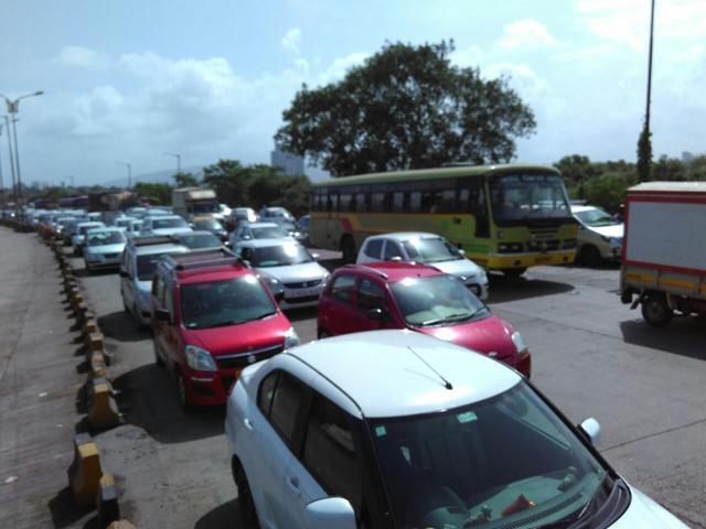 Vehicles stuck on Sion-Panvel highway. (Bachchan Kumar) Vehicles stuck on Sion-Panvel highway. (Bachchan Kumar)