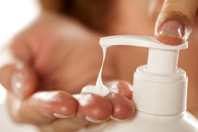 If you are too lazy to apply moisturisers again and again, go for a moisturiser with vitamin E and hyaluronic acid as it stays on for 48 hours. (Shutterstock)