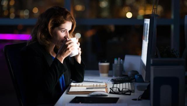 Often spending their days hunched over phones, tablets or computers and their free time at spin class or playing sports, millennials are the next generation poised to experience chronic pain. (Shutterstock)