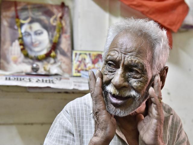 Nand Lal at his residence in Gurgaon’s Bhim Nagar on Thursday. (Sanjeev Verma/HT Photo) Nand Lal at his residence in Gurgaon’s Bhim Nagar on Thursday. (Sanjeev Verma/HT Photo)