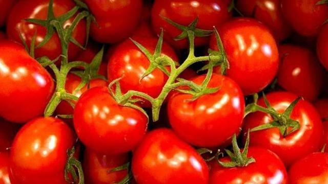 Tomatoes help repair sunburnt and dull skin. (Shutterstock)