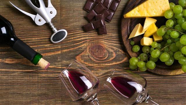 Dark chocolate enriched with extra virgin olive oil may improve your heart health by increasing good cholesterol levels. (Shutterstock) Dark chocolate enriched with extra virgin olive oil may improve your heart health by increasing good cholesterol levels. (Shutterstock)