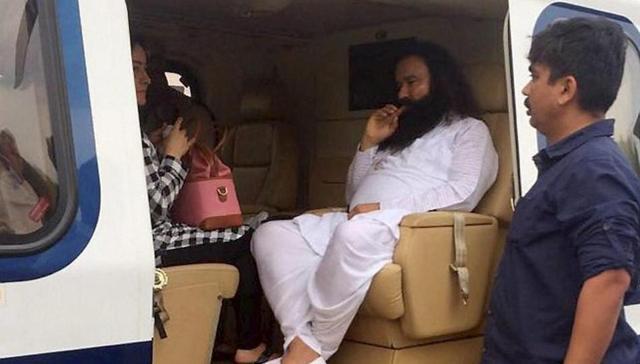 Gurmeet Ram Rahim Singh, accompanied by Honeypreet, being taken to Rohtak in a special chopper. (HT Photo) Gurmeet Ram Rahim Singh, accompanied by Honeypreet, being taken to Rohtak in a special chopper. (HT Photo)