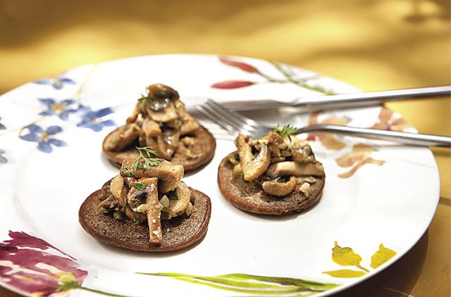 This dish can be served when you’re having a party at home as it looks quite glamorous. (Amit Ashar) This dish can be served when you’re having a party at home as it looks quite glamorous. (Amit Ashar)