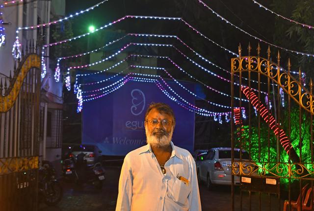 Since Ganesh Chaturthi is a monsoon festival, Rajesh Kashyap’s most important task when lighting up a mandap is to ensure that the wiring is done properly, to avoid short circuits or accidents. (Shashi S Kashyap / HT Photo )