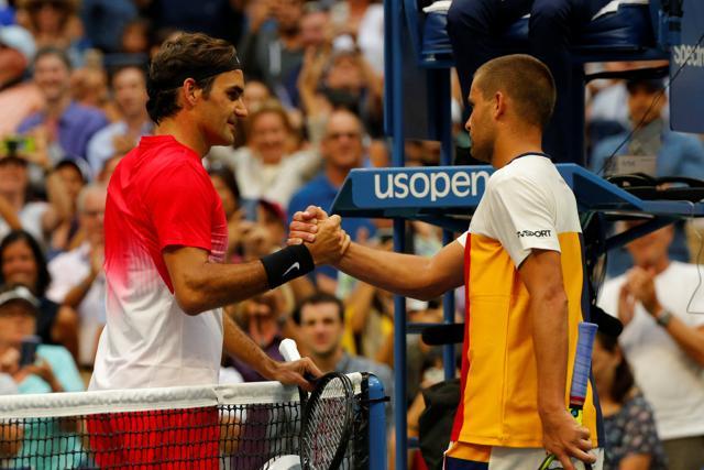 Roger Federer of Switzerland (L) celebrates winning his second round US Open tennis match against Mikhail Youzhny of Russia. (REUTERS) Roger Federer of Switzerland (L) celebrates winning his second round US Open tennis match against Mikhail Youzhny of Russia. (REUTERS)