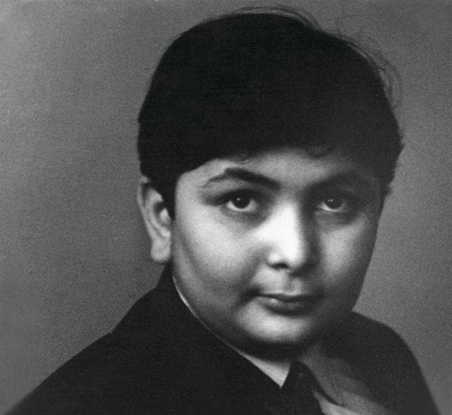 Rishi Kapoor was a chubby kid. Rishi Kapoor was a chubby kid.