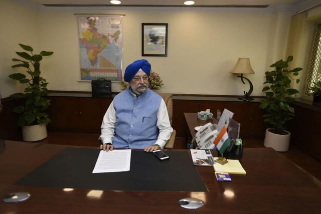 New Minister of Housing & Urban Affairs Hardeep Singh take charge in his chamber on first floor of Nirman Bhawan (Sonu Mehta / HT Photo) New Minister of Housing & Urban Affairs Hardeep Singh take charge in his chamber on first floor of Nirman Bhawan (Sonu Mehta / HT Photo)