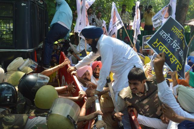 A leader trying to jump over the barricades during the protest in Chandigarh. (Keshav Singh/HT) A leader trying to jump over the barricades during the protest in Chandigarh. (Keshav Singh/HT)