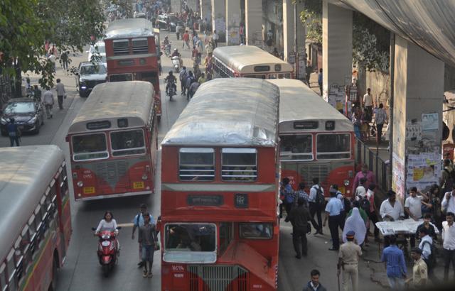 Transport expert Ashok Datar said even though at least 10 people die falling off local trains daily, people still prefer railways over BEST. (File)