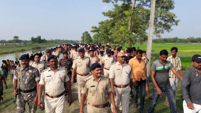 Policemen and curious onlookers at the spot where carcasses were found in Madhepura on Monday. (HT file photo) Policemen and curious onlookers at the spot where carcasses were found in Madhepura on Monday. (HT file photo)