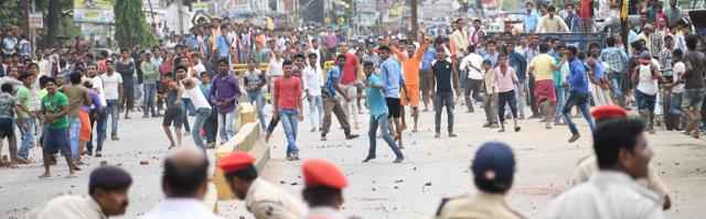 Mob resorted to brickbatting, forcing police to retaliate, during an anti-encroachment drive in Patna on Tuesday. (Santosh Kumar/HT photo )