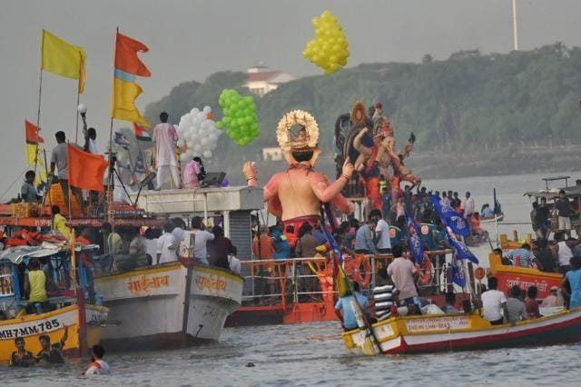 Lalbaugcha Raja being immersed at 7.35am on Wednesday. (Pratik Chorge/HT) Lalbaugcha Raja being immersed at 7.35am on Wednesday. (Pratik Chorge/HT)