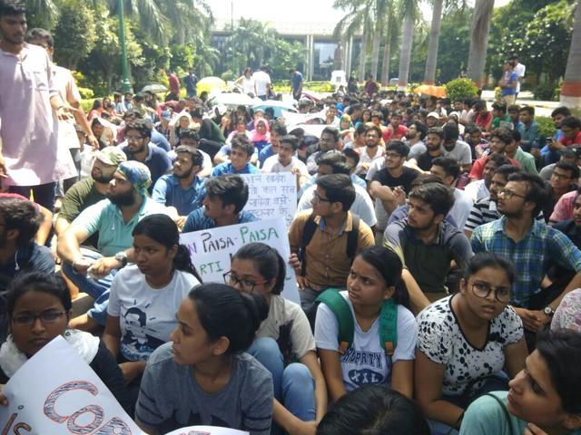 Protesting students (HT Photo) Protesting students (HT Photo)