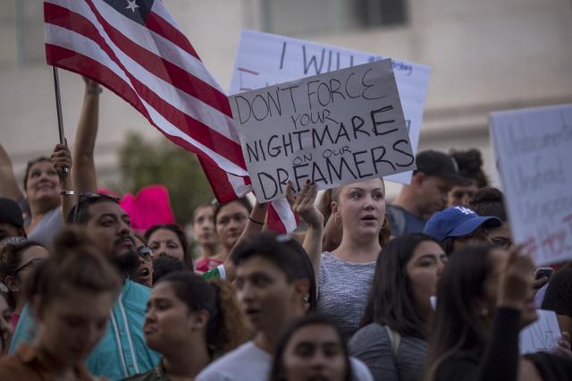 Immigrants and supporters rally and march in opposition to US President Donald Trump’s order to end DACA. (AFP Photo) Immigrants and supporters rally and march in opposition to US President Donald Trump’s order to end DACA. (AFP Photo)