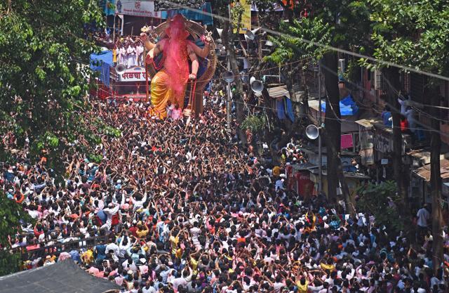 The procession at Lalbaug. (Satyabrata Tripathy/HT Photo) The procession at Lalbaug. (Satyabrata Tripathy/HT Photo)