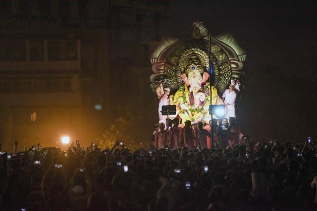Lalbaugcha Raja heads for the immersion spot. (Pratik Chorge/HT Photo)