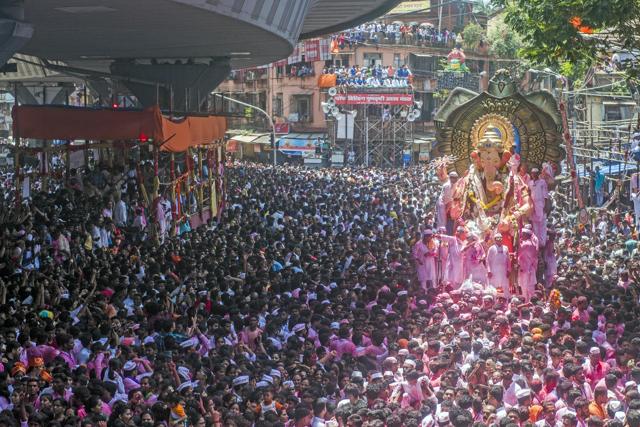 The Lalbaugcha Raja proceeds. (Pratik Chorge/HT Photo) The Lalbaugcha Raja proceeds. (Pratik Chorge/HT Photo)