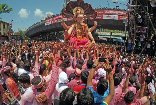 Mumbaicha Raja at Lalbaug. (Pratik Chorge/HT Photo) Mumbaicha Raja at Lalbaug. (Pratik Chorge/HT Photo)