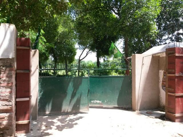 The 3, Desh Ratan Marg bungalow in Patna, which former health minister Tej Pratap Yadav has been asked to vacate. (HT photo/AP Dube) The 3, Desh Ratan Marg bungalow in Patna, which former health minister Tej Pratap Yadav has been asked to vacate. (HT photo/AP Dube)