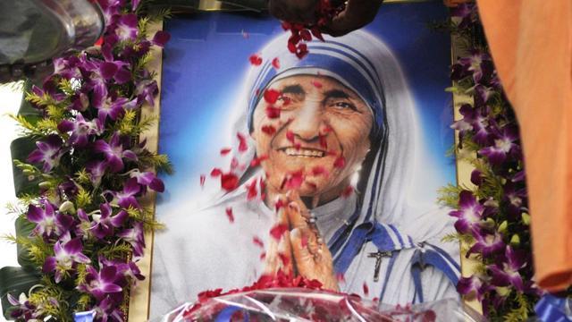 File picture of people offering flowers at a function before the canonisation of Mother Teresa in September 2016. (Samir Jana)
