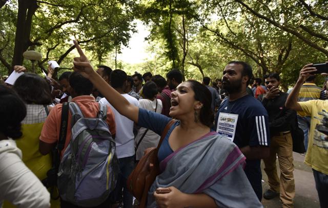 A supporter shouts slogans during the election. (Vipin KUmar /HT PHOTO) A supporter shouts slogans during the election. (Vipin KUmar /HT PHOTO)