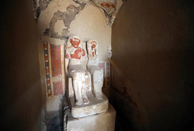 A statue of Amenemhat, a goldsmith from the New Kingdom, and wife Amenhoteb is seen in his tomb at the Draa Abu-el Naga necropolis near the Nile city of Luxor, south of Cairo, Egypt, September 9. (REUTERS) A statue of Amenemhat, a goldsmith from the New Kingdom, and wife Amenhoteb is seen in his tomb at the Draa Abu-el Naga necropolis near the Nile city of Luxor, south of Cairo, Egypt, September 9. (REUTERS)