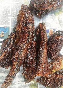 Ready for sale to cobblers, bee combs squeezed dry of honey. (VIKRAM JIT SINGH/HT) Ready for sale to cobblers, bee combs squeezed dry of honey. (VIKRAM JIT SINGH/HT)