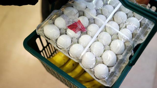 Separate eggs in the grocery bags when shopping and in the refrigerator when storing. (Reuters) Separate eggs in the grocery bags when shopping and in the refrigerator when storing. (Reuters)