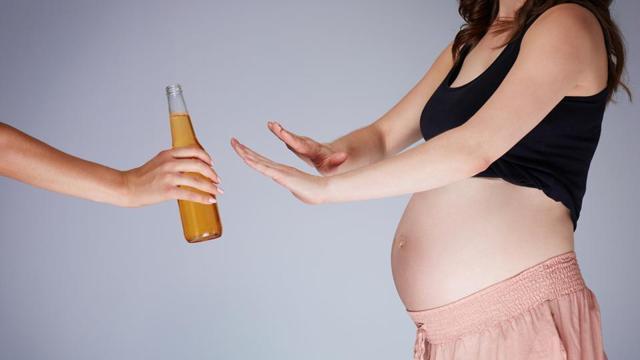 While there is widespread awareness of foetal alcohol syndrome, which can cause brain damage in unborn babies whose mothers drink, nobody knows how much it takes. (Shutterstock) While there is widespread awareness of foetal alcohol syndrome, which can cause brain damage in unborn babies whose mothers drink, nobody knows how much it takes. (Shutterstock)